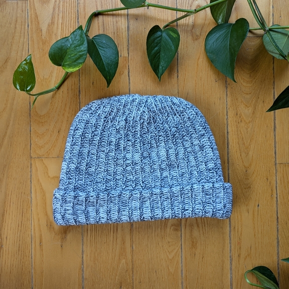 🌷 Handmade - White and black speckled hat - Picture 1 of 3